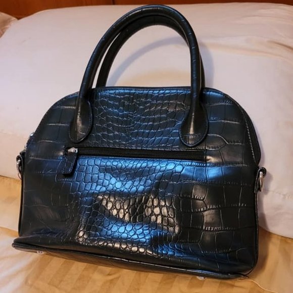 Danier Handbags - Black Genuine Leather Denier Purse 🌟